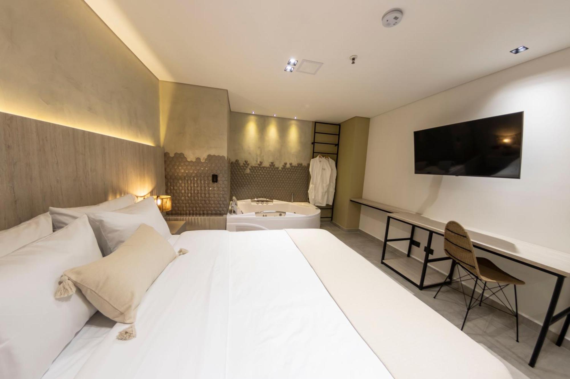 Sonata 44 Hotel Laureles Меделин Екстериор снимка