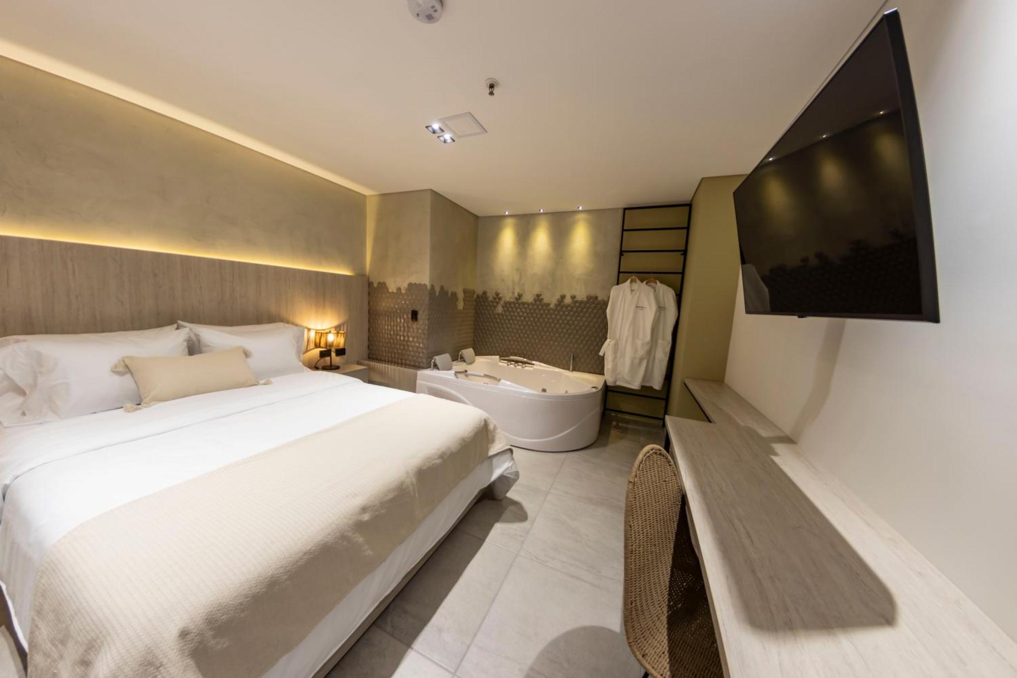 Sonata 44 Hotel Laureles Меделин Екстериор снимка